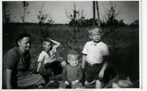 Helene, Kristian, Henning og en lille trold