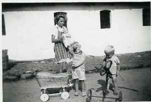 Else og dukken, Sven og Eigil sommeren 1955