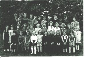 Skolebillede frk. Kallesøe (Else, Kristian og Marny)