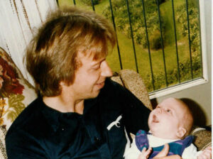 Henning med sin søn 1981
